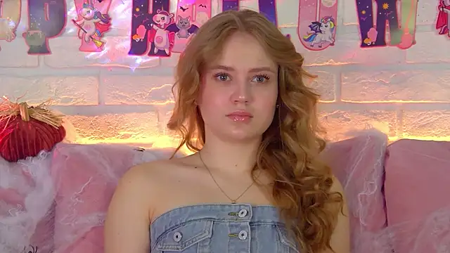 Snapshot of SelinSwarovski chatting on 10.27.25 SelinSwarovski online show from 10.27.25