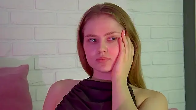 Snapshot of SelinSwarovski chatting on 11.12.25 SelinSwarovski online show from 11.12.25