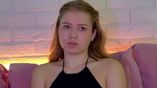 Snapshot of SelinSwarovski chatting on 11.17.25 SelinSwarovski online show from 11.17.25