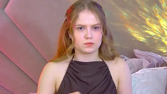 Snapshot of SelinSwarovski chatting on 11.19.25 SelinSwarovski online show from 11.19.25