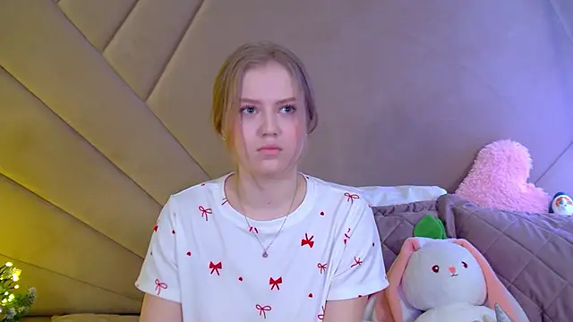 Snapshot of SelinSwarovski chatting on 12.15.25 SelinSwarovski online show from 12.15.25