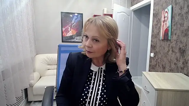 Snapshot of Milla_Cutie18 chatting on 01.23.25 Milla Cutie18 online show from 01.23.25