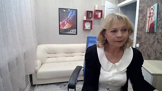 Snapshot of Milla_Cutie18 chatting on 01.28.25 Milla Cutie18 online show from 01.28.25