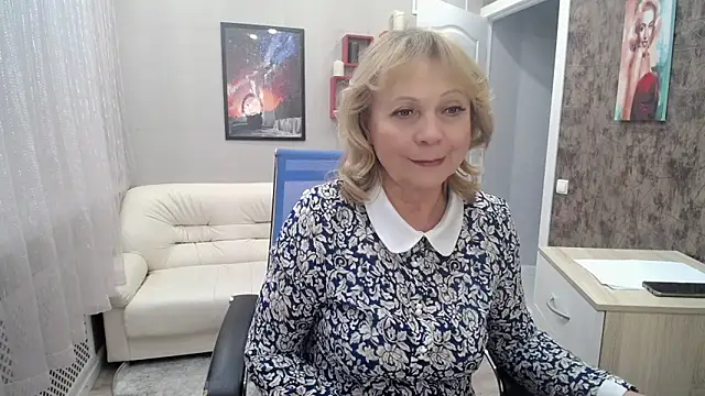 Snapshot of Milla_Cutie18 chatting on 02.17.25 Milla Cutie18 online show from 02.17.25