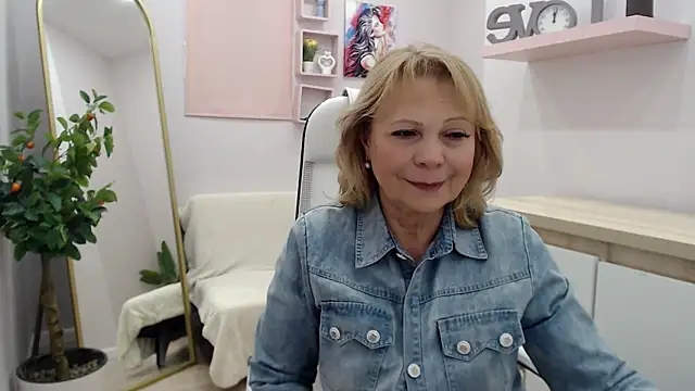 Snapshot of Milla_Cutie18 chatting on 02.26.25 Milla Cutie18 online show from 02.26.25