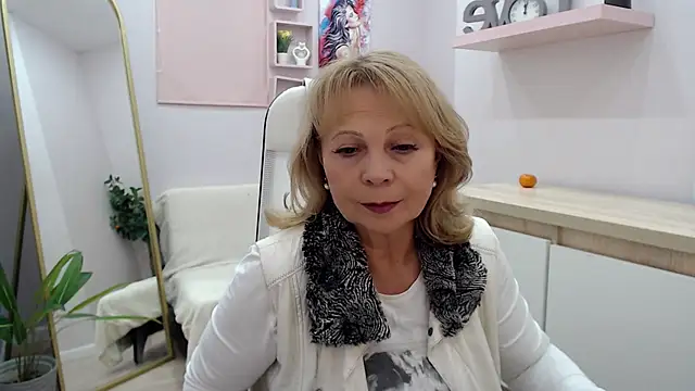 Snapshot of Milla_Cutie18 chatting on 03.05.25 Milla Cutie18 online show from 03.05.25