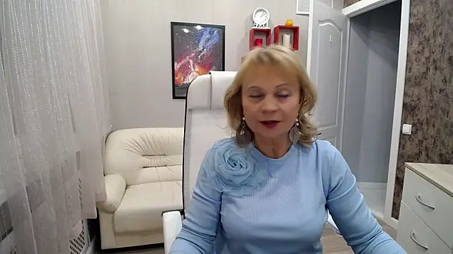 Snapshot of Milla_Cutie18 chatting on 10.11.25 Milla Cutie18 online show from 10.11.25