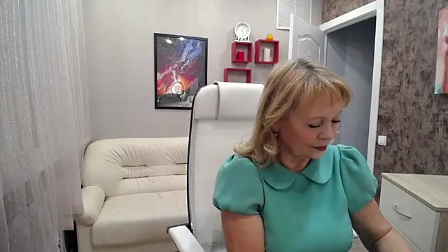 Snapshot of Milla_Cutie18 chatting on 10.13.25 Milla Cutie18 online show from 10.13.25