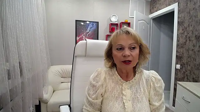 Snapshot of Milla_Cutie18 chatting on 10.15.25 Milla Cutie18 online show from 10.15.25