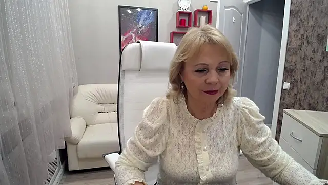 Snapshot of Milla_Cutie18 chatting on 10.31.25 Milla Cutie18 online show from 10.31.25