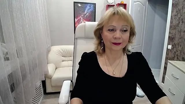 Snapshot of Milla_Cutie18 chatting on 11.24.25 Milla Cutie18 online show from 11.24.25