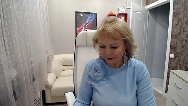 Snapshot of Milla_Cutie18 chatting on 12.20.25 Milla Cutie18 online show from 12.20.25