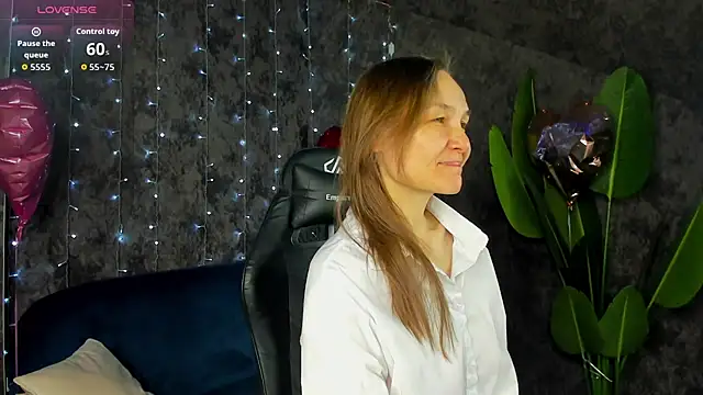 Lillian White online show from 03.08.26