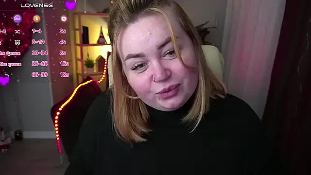 Snapshot of ZaraReignn chatting on 02.27.25 ZaraReignn online show from 02.27.25