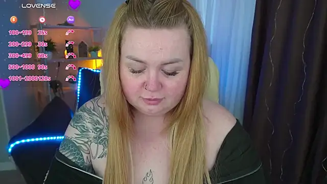 Snapshot of ZaraReignn chatting on 03.17.25 ZaraReignn online show from 03.17.25