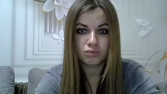 Snapshot of TinaFun4u chatting on 02.28.25 TinaFun4u online show from 02.28.25