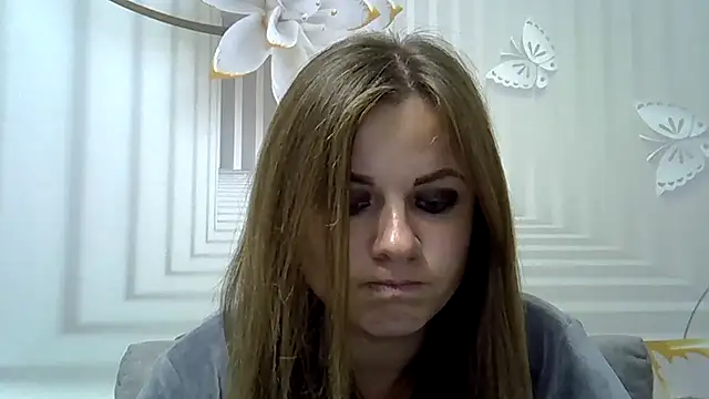 Snapshot of TinaFun4u chatting on 10.28.25 TinaFun4u online show from 10.28.25