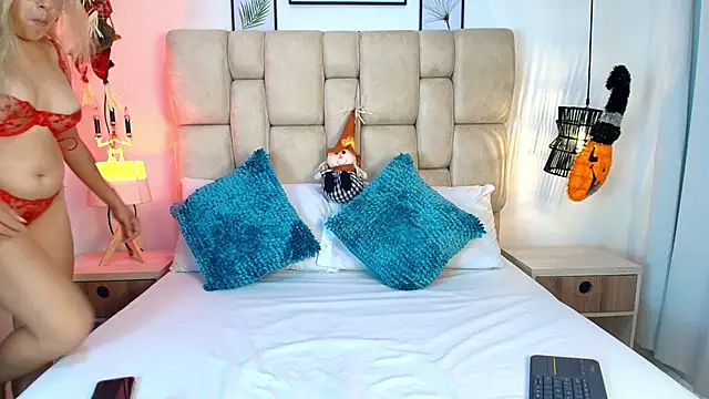 AdharaSmithh online show from 10.27.25