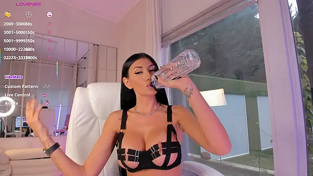 Snapshot of missdiamond_ chatting on 12.14.25 missdiamond online show from 12.14.25