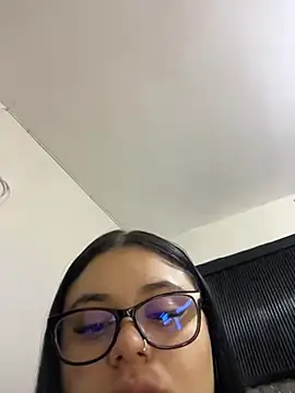 alissonfernandez  online show from 05.06.26