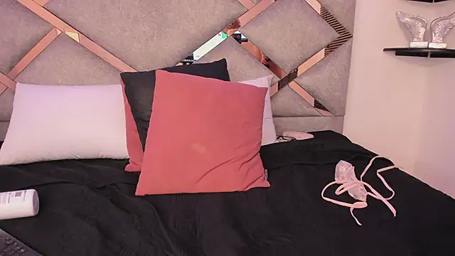 Snapshot of marian_pinzon chatting on 02.19.25 marian pinzon online show from 02.19.25