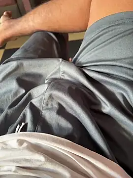 Snapshot of Desiboy___21 chatting on 12.15.24 Desiboy   21 online show from 12.15.24