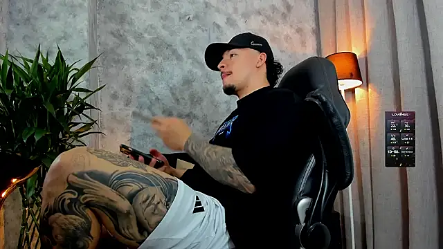 boyc022  online show from 11.24.25