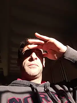 Snapshot of MrTamburine22 chatting on 12.14.25 MrTamburine22 online show from 12.14.25