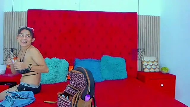 Snapshot of AmeliaANDEmily chatting on 02.19.25 AmeliaANDEmily online show from 02.19.25