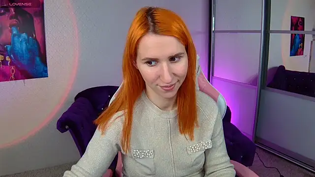 Snapshot of AliceBYKiss chatting on 01.29.25 AliceBYKiss online show from 01.29.25