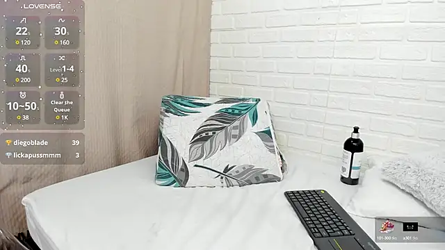 Snapshot of Julieta_333 chatting on 02.22.25 Julieta 333 online show from 02.22.25