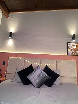 AniiRose online show from 11.14.25