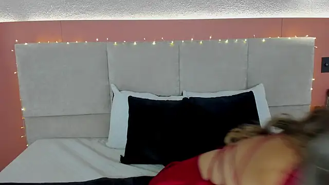 AniiRose online show from 12.05.25