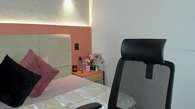 AniiRose online show from 12.23.25