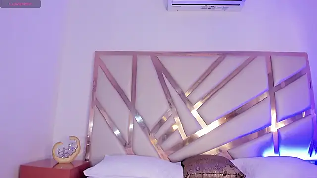 Carolina Evanss online show from 09.19.25