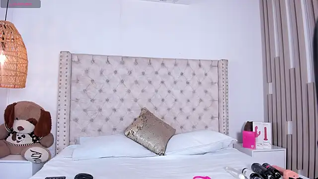 Carolina Evanss online show from 04.14.26