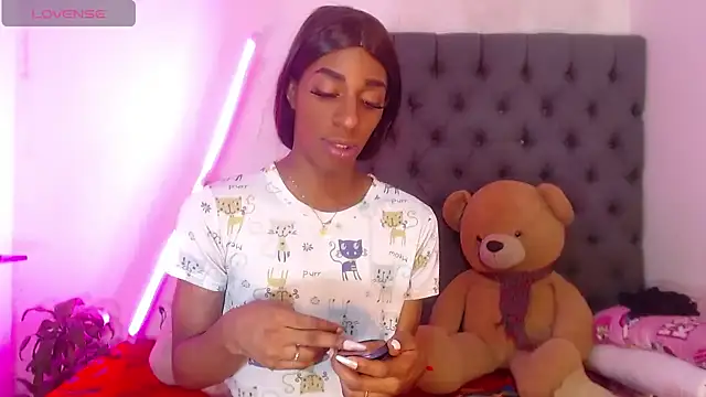 Snapshot of lucianadolll chatting on 06.26.26 lucianadolll online show from 06.26.26