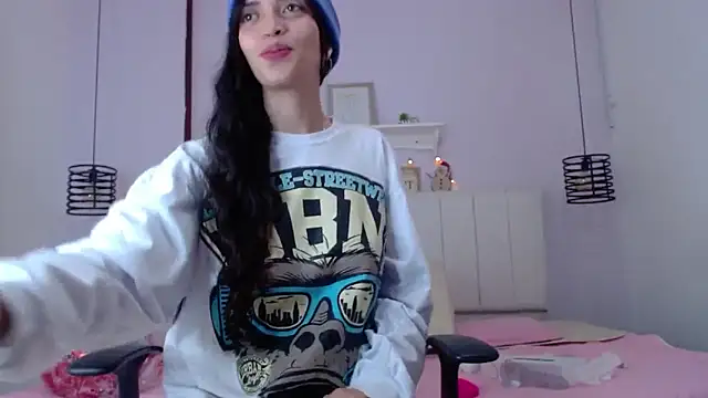 Snapshot of dholcee chatting on 12.20.24 dholcee online show from 12.20.24