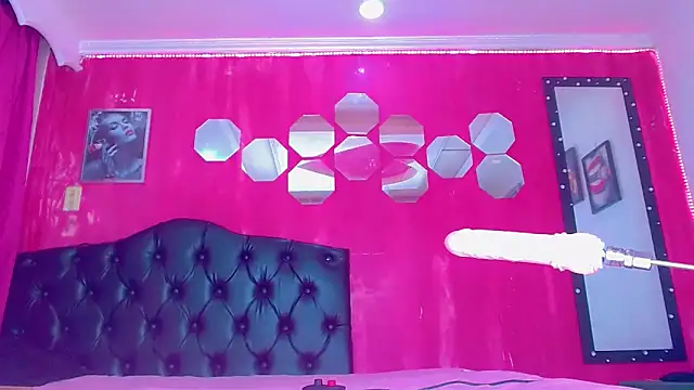 TiffanyMackensyy online show from 11.22.25