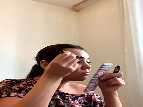 MiraMiss online show from 11.04.25