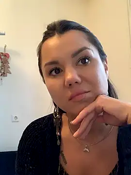 MiraMiss online show from 11.06.25