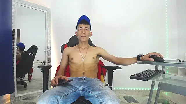 Favel Gomez7 online show from 01.14.25