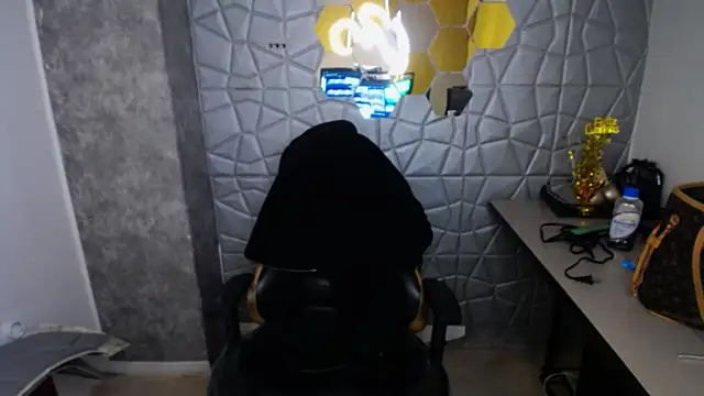 Tiffanny online show from 03.13.25