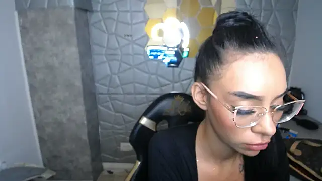 Tiffanny online show from 03.13.25