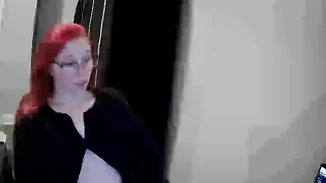 LilyFoxxx online show from 12.04.24