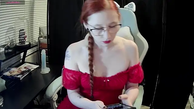 Snapshot of LilyFoxxx chatting on 02.07.25 LilyFoxxx online show from 02.07.25