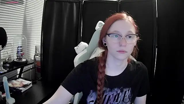 Snapshot of LilyFoxxx chatting on 02.12.25 LilyFoxxx online show from 02.12.25