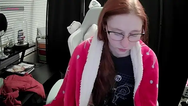 Snapshot of LilyFoxxx chatting on 02.15.25 LilyFoxxx online show from 02.15.25