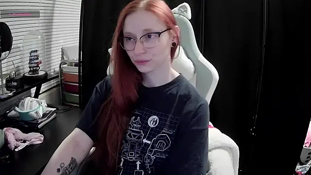 LilyFoxxx online show from 02.15.25