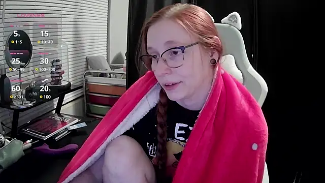 Snapshot of LilyFoxxx chatting on 02.21.25 LilyFoxxx online show from 02.21.25